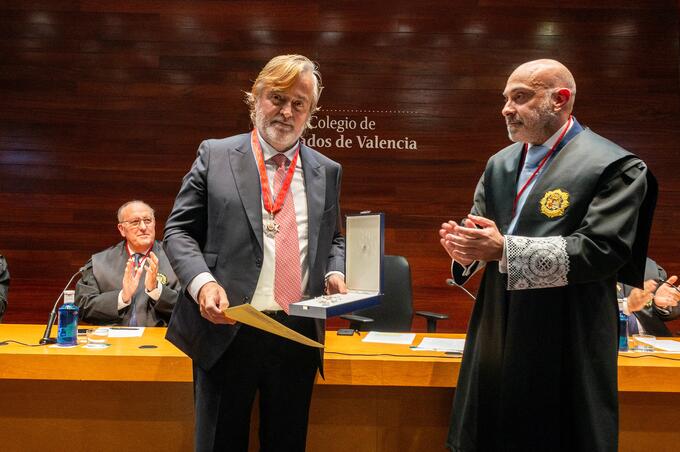 Vicente Dom Nguez Galardonado Con La Cruz Distinguida De Primera Clase